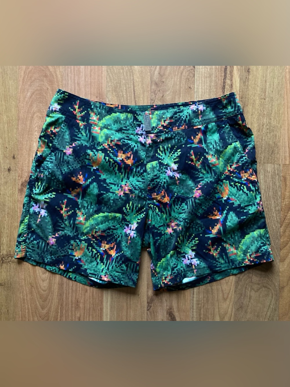 VILEBREQUIN Pixel Floral Mens M Marine Swim Trunks Bathing Shorts 6” Inseam